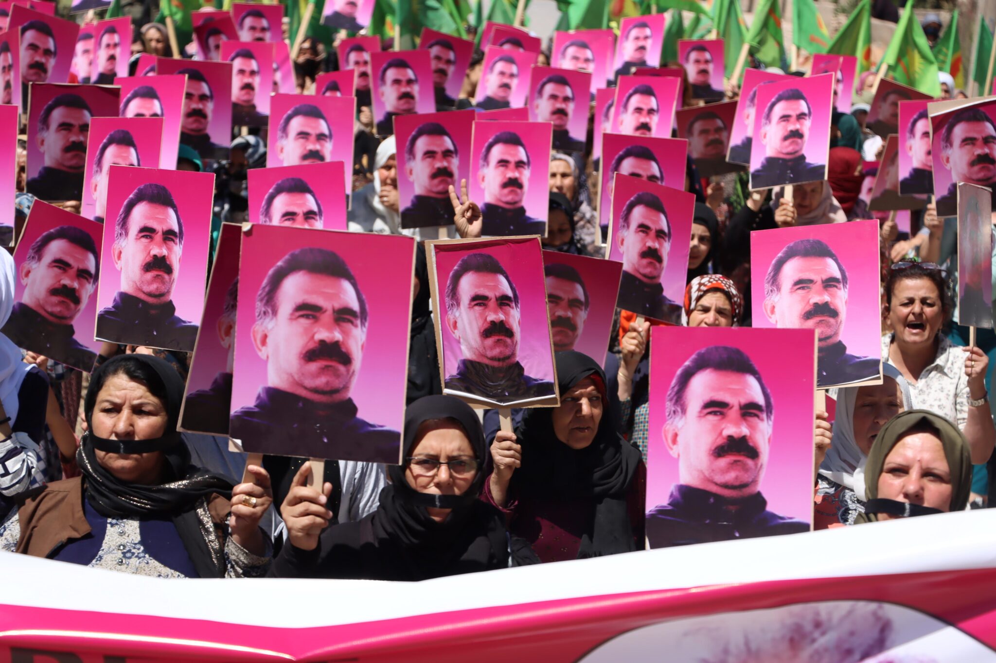 Czas kobiet. Rewolucja w&nbsp;północno-wschodniej Syrii widziana od&nbsp;wewnątrz